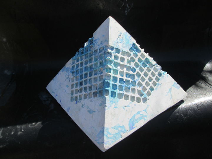 Sculpture titled "la piramide della m…" by Ennio, Original Artwork, Casting