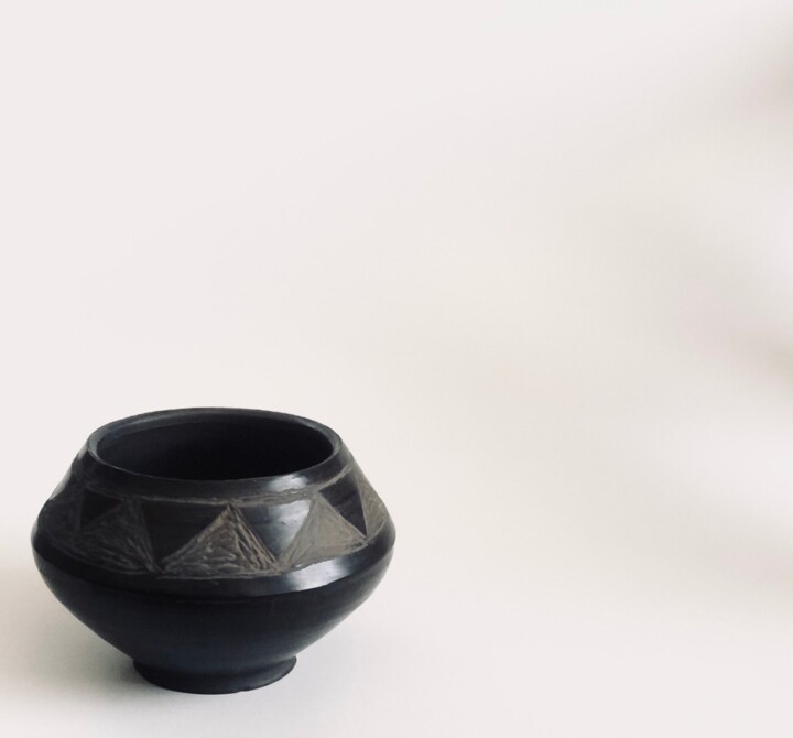 Scultura intitolato "NAGUAL (Black Potte…" da Erdem Aybar, Opera d'arte originale, Ceramica