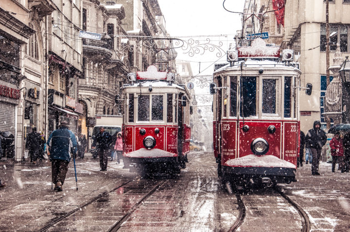 Фотография под названием "Red Tram" - Erdinç Altun, Подлинное произведение искусства