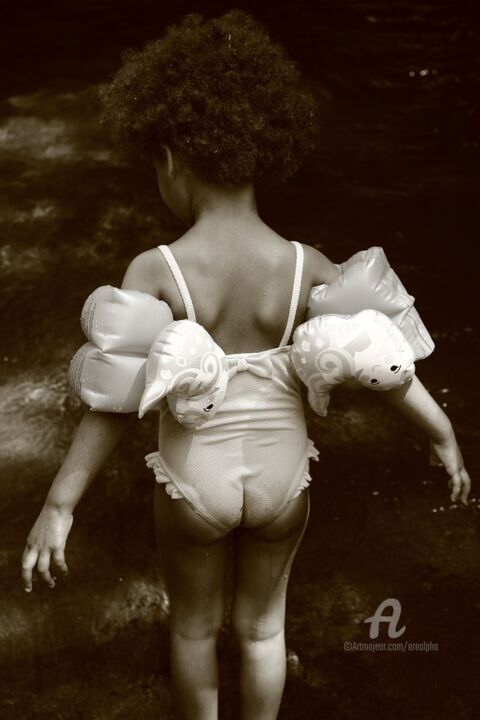 Photographie intitulée "Petite baigneuse" par Erealpha, Œuvre d'art originale, Photographie non manipulée