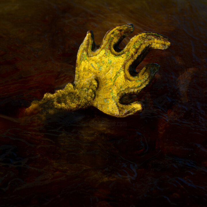 Фотография под названием "Hand of Bronze Stat…" - Eric Taylor, Подлинное произведение искусства, Цифровая фотография
