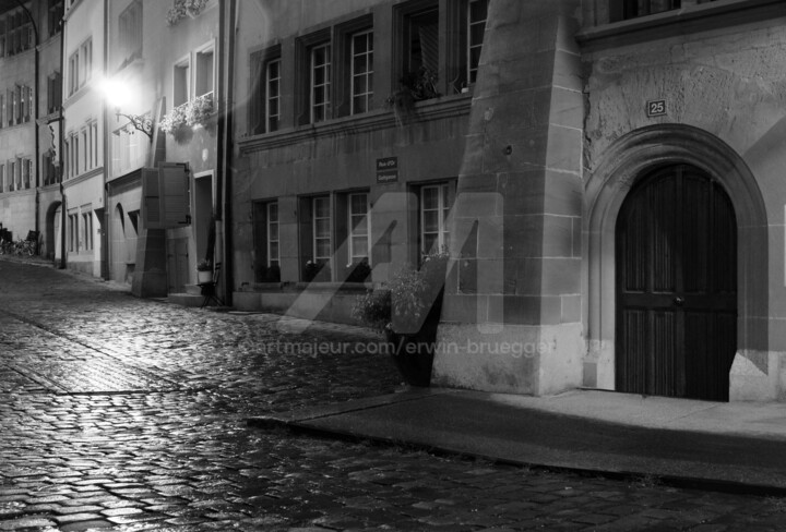 Photographie intitulée "Rue d'or" par Erwin Bruegger, Œuvre d'art originale, Photographie numérique