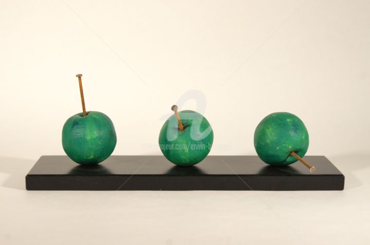 Scultura intitolato "Three apples" da Erwin Bruegger, Opera d'arte originale, Media misti