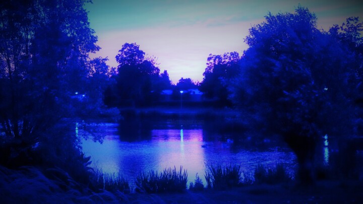 Fotografia zatytułowany „Blue Lake” autorstwa Esmeralda Skverer, Oryginalna praca, Fotografia cyfrowa