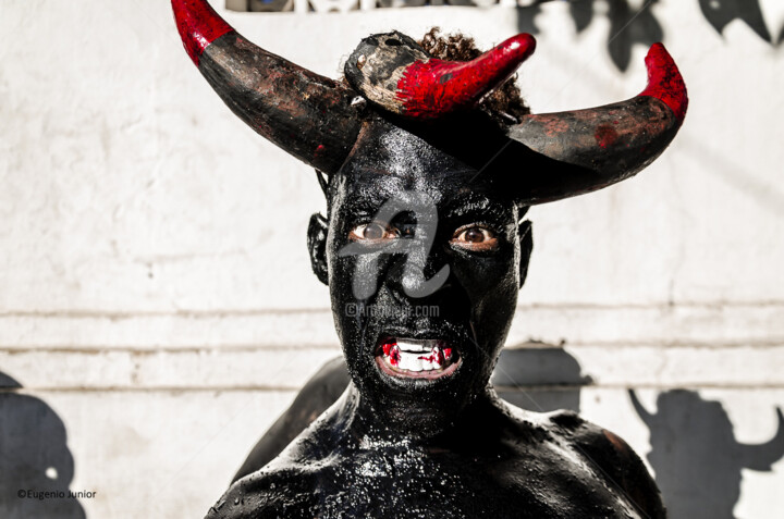 Fotografia intitulada "Os Cãos" por Eugenio Junior, Obras de arte originais