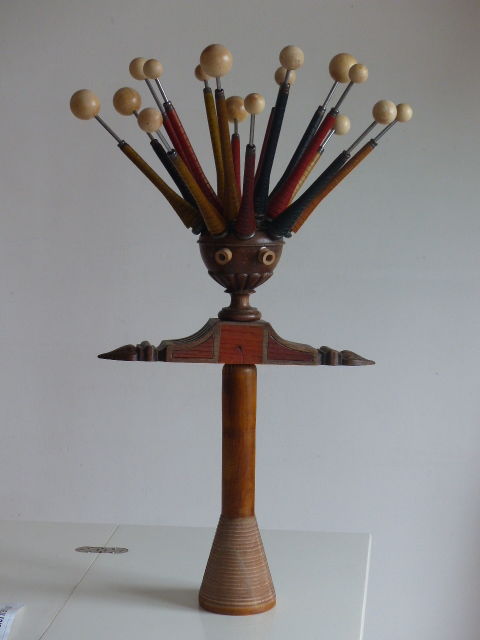 Escultura intitulada "OFFRANDE AUX ETOILES" por Eve Cloarec, Obras de arte originais, Madeira