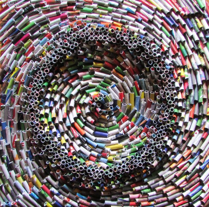 Skulptur mit dem Titel "Kreis - 3D Recyclin…" von Eva Fazakas, Original-Kunstwerk