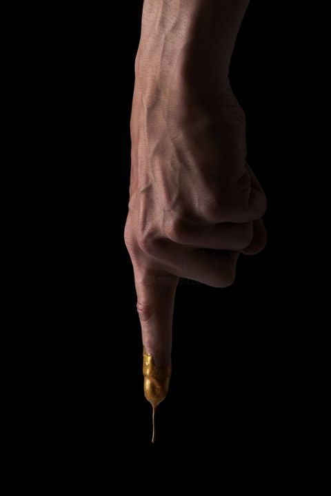 Photographie intitulée "goldfinger" par Fabien Viaut-Noblet, Œuvre d'art originale