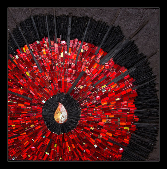 Skulptur mit dem Titel "I Rouge" von Fabienne Le Pajolec Moree, Original-Kunstwerk, Mosaik Auf Holzplatte montiert