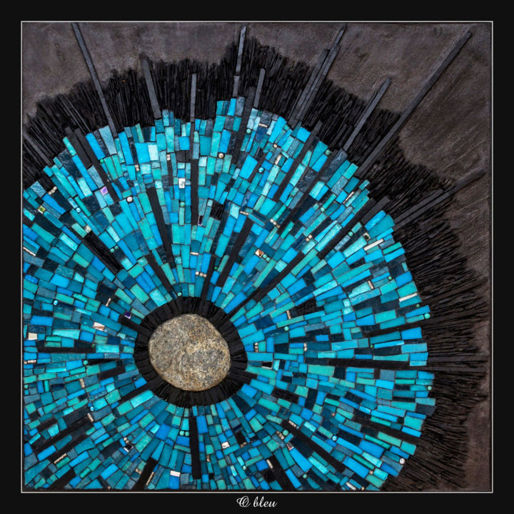Γλυπτική με τίτλο "O Bleu" από Fabienne Le Pajolec Moree, Αυθεντικά έργα τέχνης, Ψηφιδωτό Τοποθετήθηκε στο Ξύλινο πάνελ