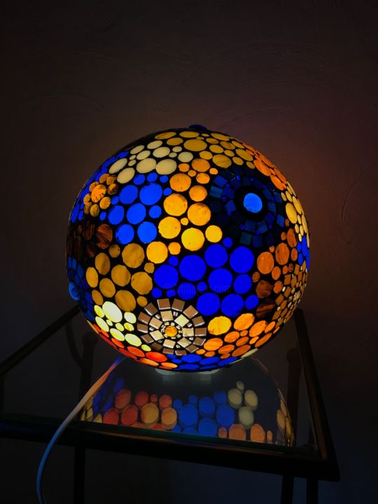 Artisanat intitulée "Lampe boule en mosa…" par Fabienne Leblond, Œuvre d'art originale, Éclairage
