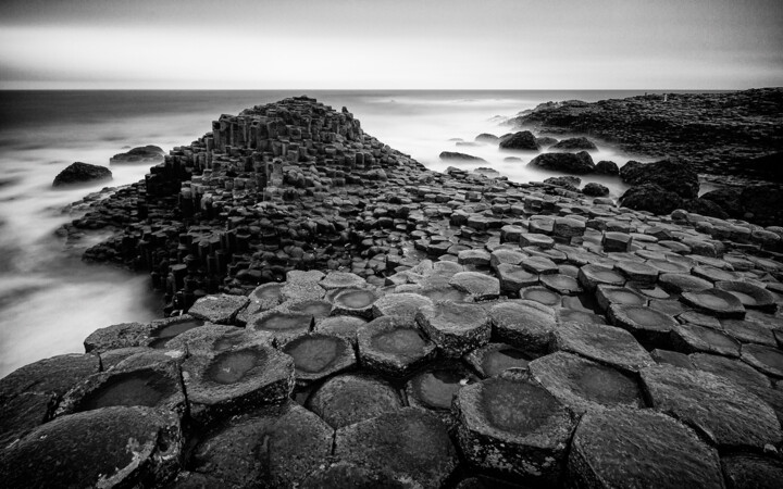 "The Giant's Causeway" başlıklı Fotoğraf Fabrice Gallou tarafından, Orijinal sanat, Dijital Fotoğrafçılık Alüminyum üzerine…