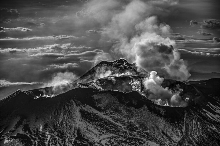 Fotografia intitolato "Flying over Etna" da Fabrizio Villa, Opera d'arte originale, Fotografia digitale
