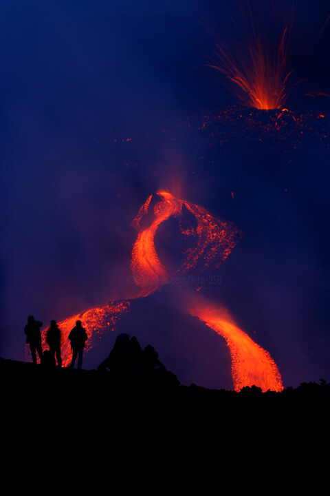 Fotografia intitulada "Show on Etna" por Fabrizio Villa, Obras de arte originais, Fotografia digital