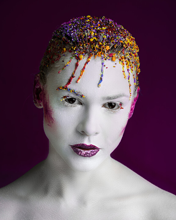 Photographie intitulée "Portrait of a girl…" par Faces Studio, Œuvre d'art originale, Photographie numérique