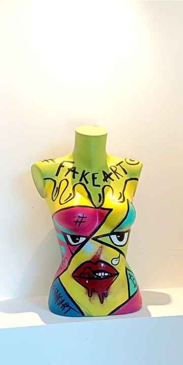 Sculpture intitulée "SLUT GIRL © pop art" par Fakeart, Œuvre d'art originale, Bombe aérosol