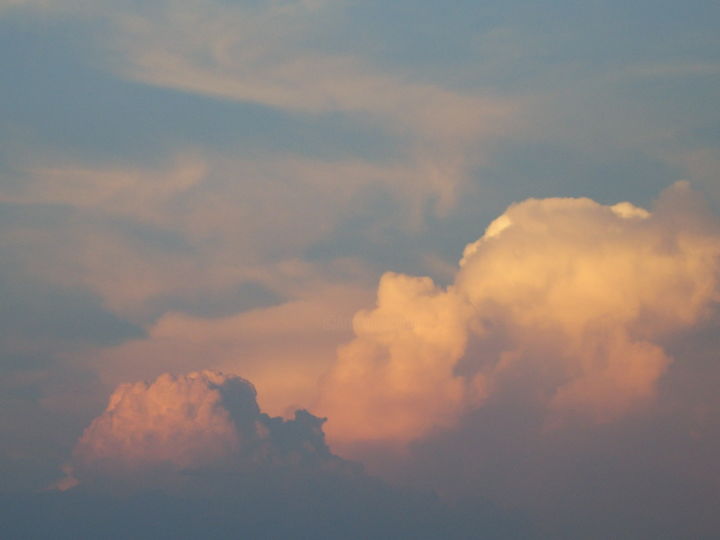 「Colour clouds」というタイトルの写真撮影 Fani Thmdkによって, オリジナルのアートワーク