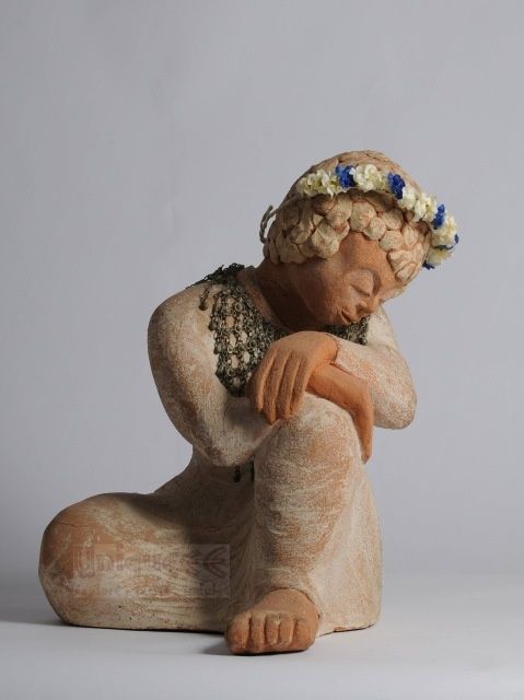 Escultura titulada "Sitting Girl With F…" por Farkas Fischhof, Obra de arte original, Terracota