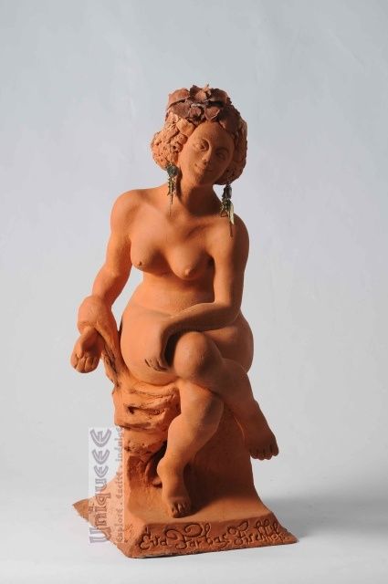 Скульптура под названием "Classic Roman Woman" - Farkas Fischhof, Подлинное произведение искусства, Терракота