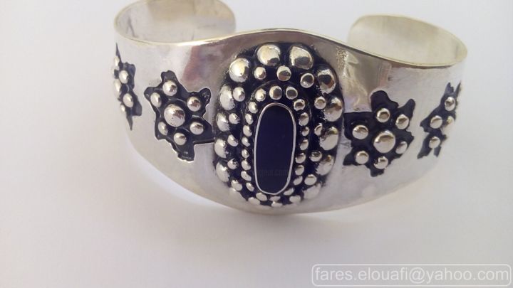 Rzemiosło artystyczne zatytułowany „gorgeous cuff brace…” autorstwa Fares El Ouafi, Oryginalna praca, Biżuteria