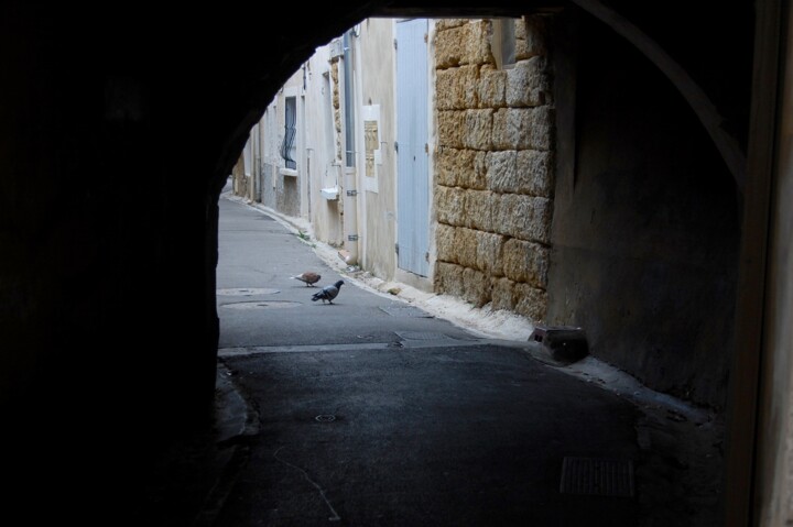 Fotografia intitulada "Arch in Ile-sur-Sor…" por Fatima Fernandes, Obras de arte originais, Fotografia digital