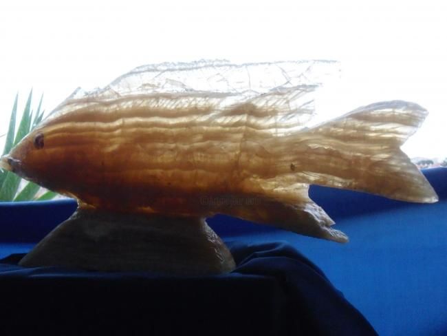 Escultura intitulada "peixe translucido" por Manuel Jose Perestrelo De Favila Vieira, Obras de arte originais, Pedra
