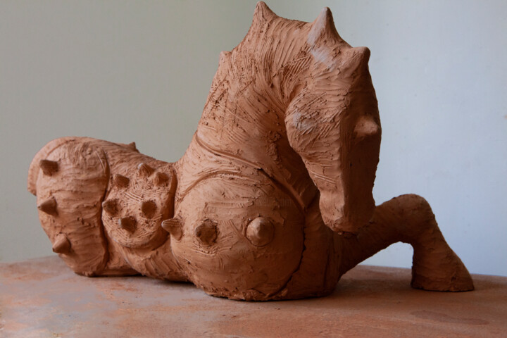 Scultura intitolato "Cavallo di Troia" da Federico Womb, Opera d'arte originale, Terracotta