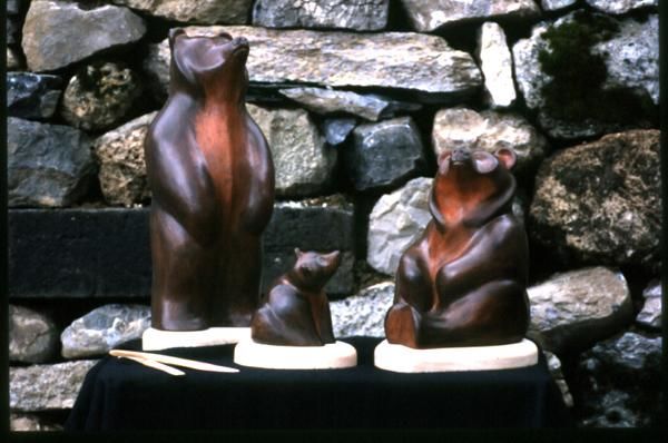 Sculpture titled "Famille Ours" by Frederic Sainneville, Original Artwork, Ceramics