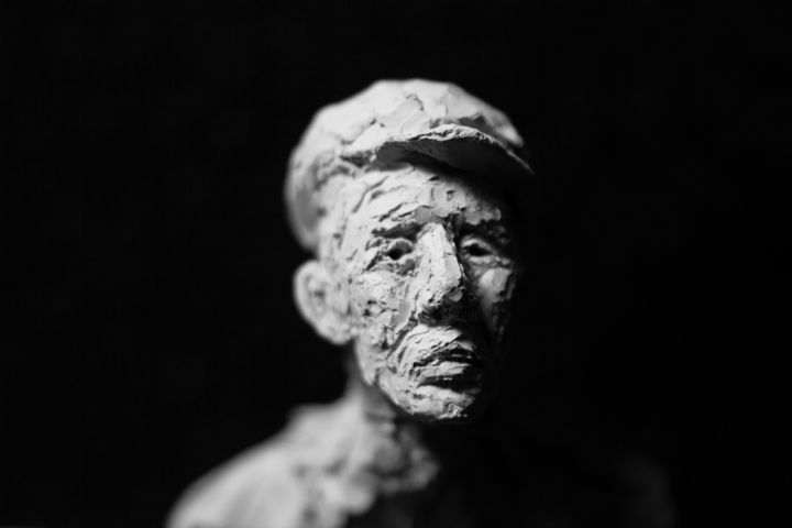 Скульптура под названием "Clay Face 62" - Fleur Elise Noble, Подлинное произведение искусства, Терракота