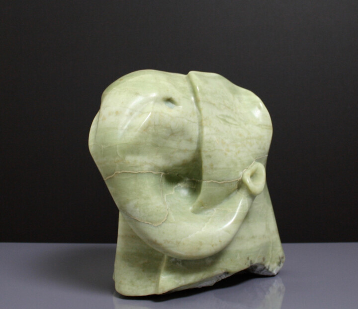 Sculpture intitulée "ELEPHANTEAU VERT JA…" par Florence   Duet, Œuvre d'art originale, Pierre