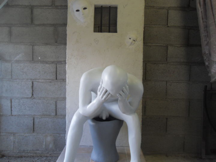 Sculpture intitulée "Le prisonnier" par Forcadolmu, Œuvre d'art originale, Plâtre