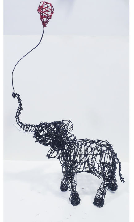 Sculpture intitulée "L'Éléphant au ballon" par Fourat Jomni, Œuvre d'art originale, Fil de fer