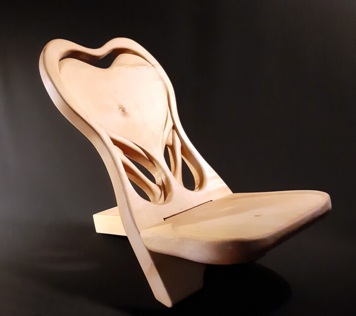 Skulptur mit dem Titel "Little Queen Chair" von Frank Dreyer, Original-Kunstwerk, Holz