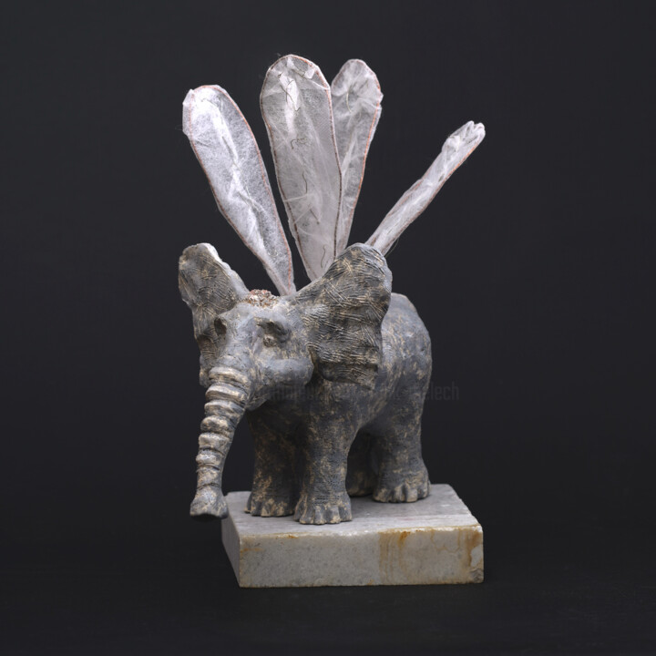 Sculpture titled "Hummelfant NR 1" by Frank Melech, Original Artwork, Clay