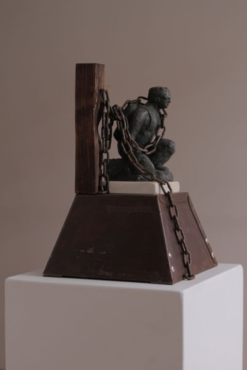 Sculpture titled "VIOLENCIA GUERRILLE…" by Franklin Avila Castaño, Original Artwork, Metals