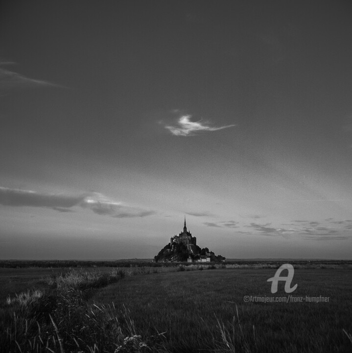 Photographie intitulée "Mont Saint Michel a…" par Franz Hümpfner, Œuvre d'art originale, Photographie argentique