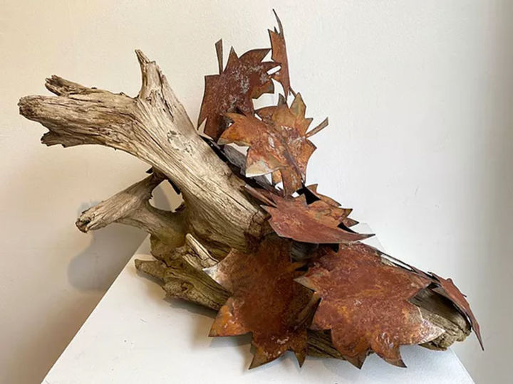 Скульптура под названием ""Fall" - Fraser Paterson, Подлинное произведение искусства, Дерево