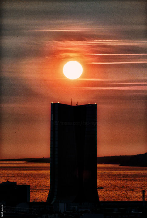 Photographie intitulée "Sauron's eye is wat…" par Fred Reynès, Œuvre d'art originale,