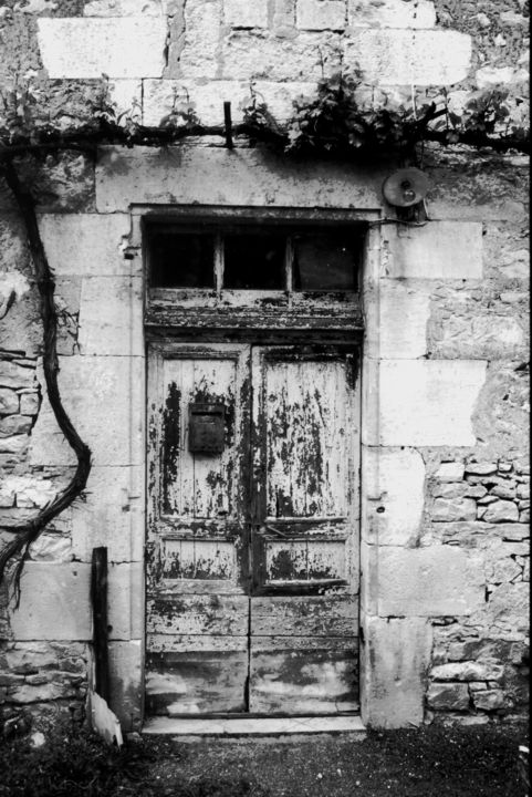 Photographie intitulée "Vieille porte" par Frédéric Duchesnay, Œuvre d'art originale, Photographie argentique