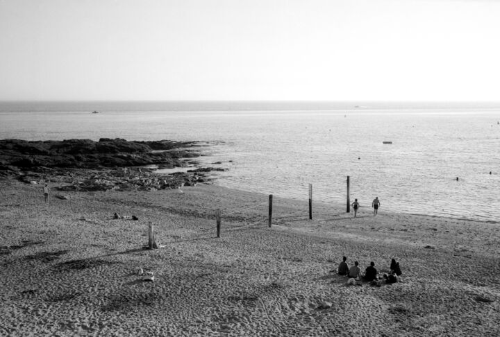 Photographie intitulée "Scène de plage" par Frédéric Duchesnay, Œuvre d'art originale, Photographie argentique