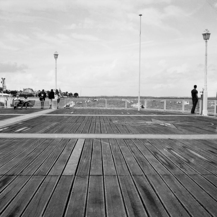 Photography titled "embarcadère Arcachon" by Frédéric Duchesnay, Original Artwork, Analog photography