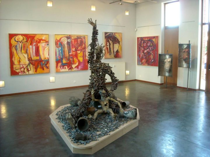 Sculpture titled "Au-delà de l'espoir…" by Freddy Tsimba, Original Artwork