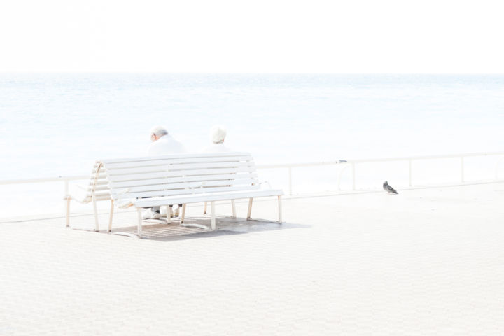 Photographie intitulée "Le couple au pigeon" par Frederic Jouvet, Œuvre d'art originale,
