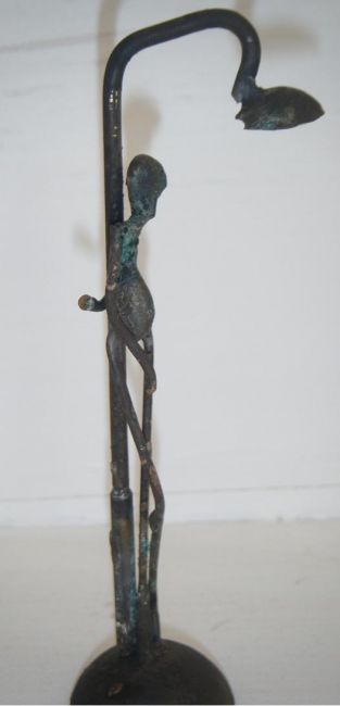 Sculpture intitulée "La fille du coin de…" par Fredeuhe, Œuvre d'art originale, Métaux