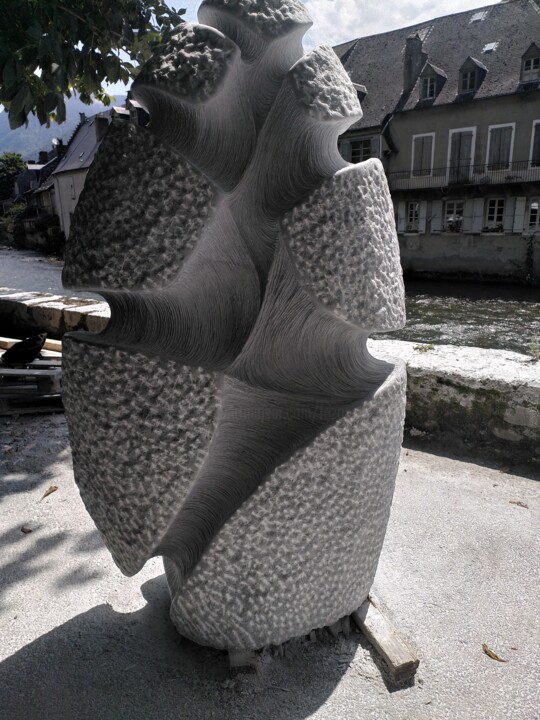 Sculpture titled "Croissance" by Gilbert Frizon, Original Artwork, Stone
