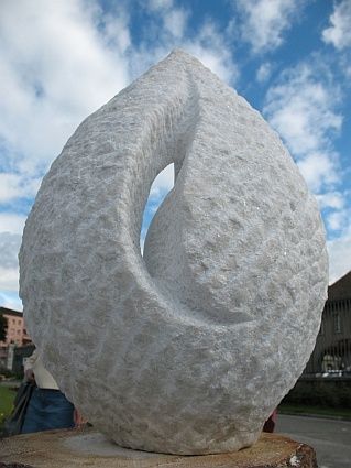 Sculpture titled "Gravité" by Gilbert Frizon, Original Artwork, Stone