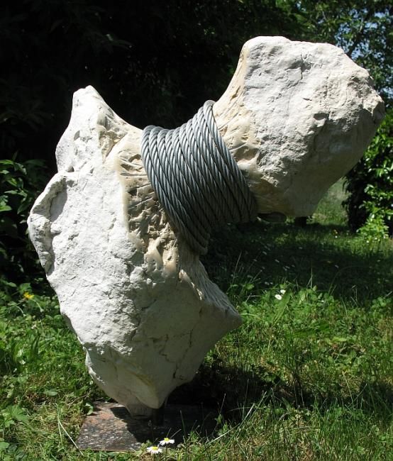 제목이 "Ex-tension III"인 조형물 Gilbert Frizon로, 원작, 돌