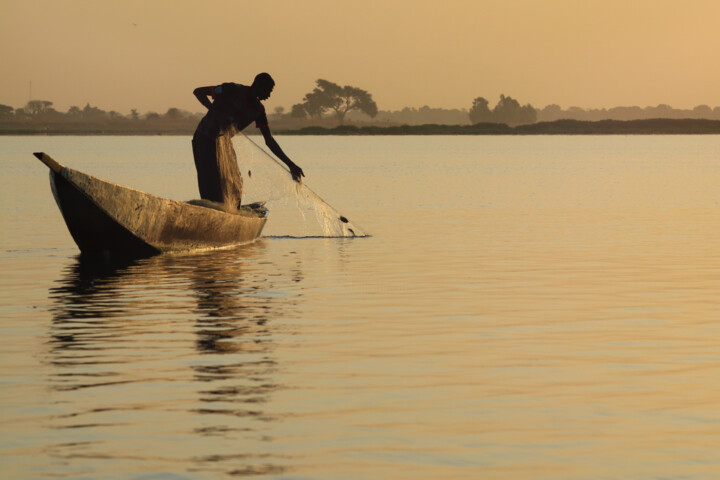 Fotografia intitulada "Mali fisherman" por Gabriel Sarabando, Obras de arte originais, Fotografia Não Manipulada