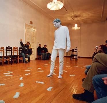 Εγκατάσταση με τίτλο "Dancing Footsteps" από Gabrijel Savic Ra, Αυθεντικά έργα τέχνης