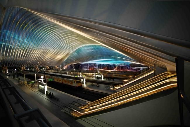 Photographie intitulée "Gare des Guillemins" par Serge Gabrys, Œuvre d'art originale,